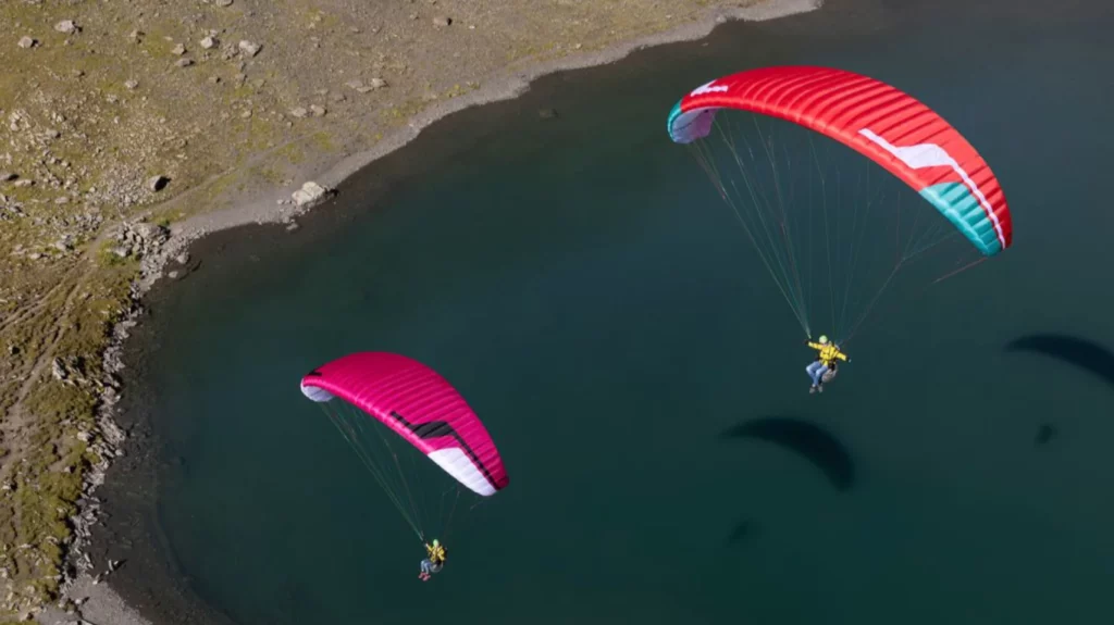 Voile de parapente à vendre à l'école. Neuves et d'occasion