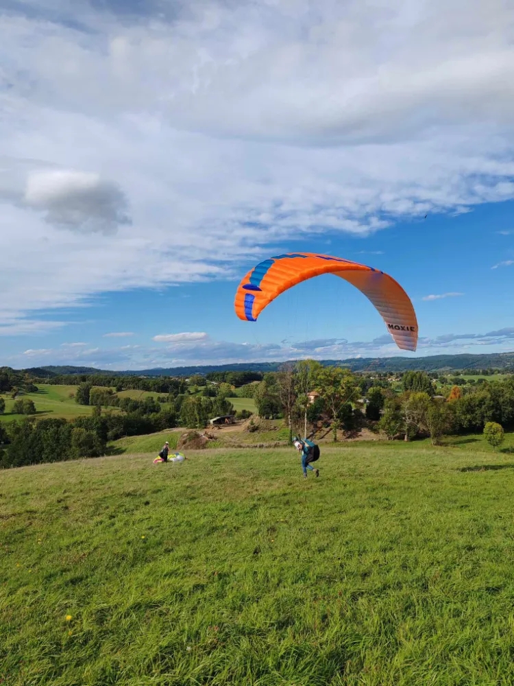 Apprendre le parapente dans les pyrénées, pente école de Moulis